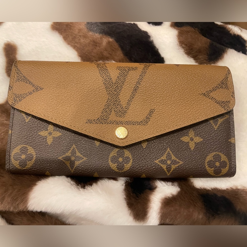 Louis Vuitton Sarah Wallet & Dragonne Keychain